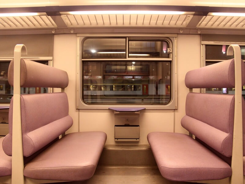 Renowacja foteli kolejowych - wymiana gąbki oraz tapicerki